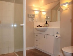 Bush Inn Court Motel