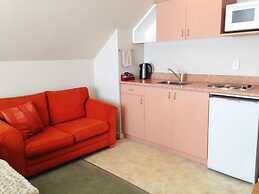 Bush Inn Court Motel