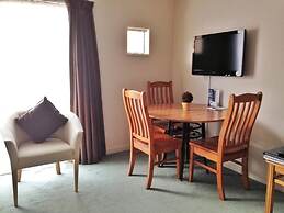 Bush Inn Court Motel