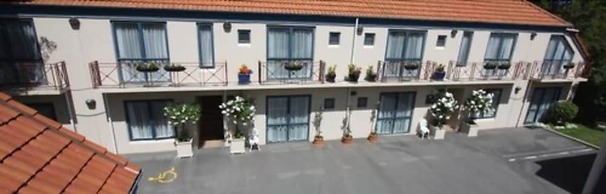 Bush Inn Court Motel