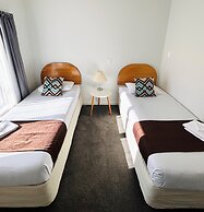 Bush Inn Court Motel