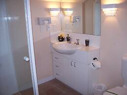 Bush Inn Court Motel