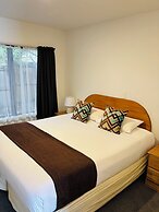 Bush Inn Court Motel