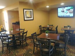 Cobblestone Hotel & Suites – Broken Bow