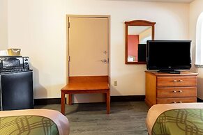 Econo Lodge Inn & Suites