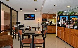 Econo Lodge Inn & Suites