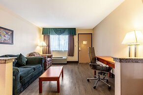 Econo Lodge Inn & Suites