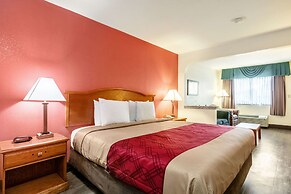 Econo Lodge Inn & Suites