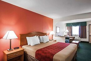 Econo Lodge Inn & Suites