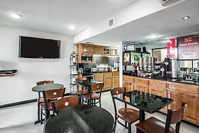 Econo Lodge Inn & Suites