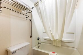 Econo Lodge Inn & Suites