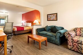 Econo Lodge Inn & Suites