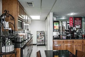 Econo Lodge Inn & Suites