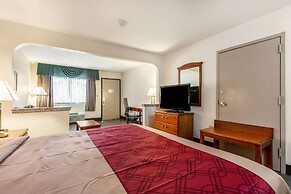 Econo Lodge Inn & Suites