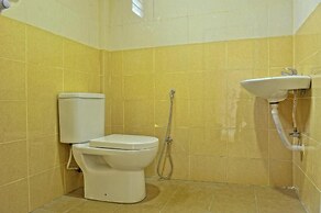 Penarak Bamboo Beach Motel