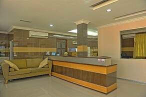 Penarak Bamboo Beach Motel