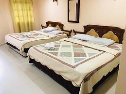 Penarak Bamboo Beach Motel