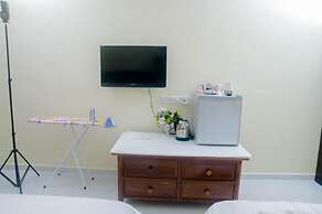 Penarak Bamboo Beach Motel