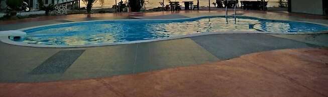 Penarak Bamboo Beach Motel