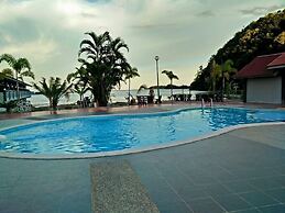 Penarak Bamboo Beach Motel