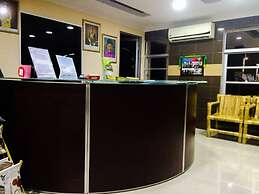 Penarak Bamboo Beach Motel