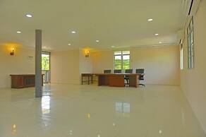 Penarak Bamboo Beach Motel