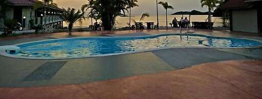 Penarak Bamboo Beach Motel