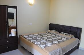 Penarak Bamboo Beach Motel