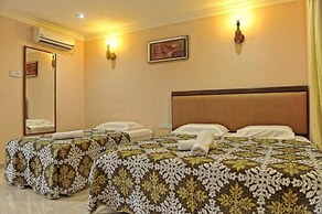 Penarak Bamboo Beach Motel