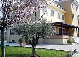 GigaHotel