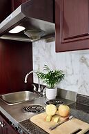 August Jack Motor Inn