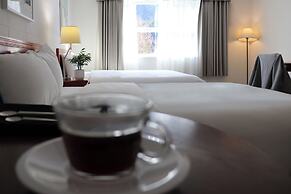 August Jack Motor Inn