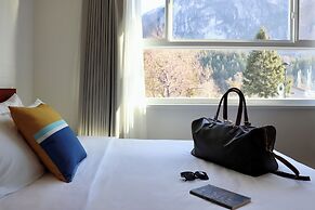 August Jack Motor Inn