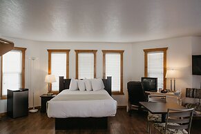 Golden Village Lodge