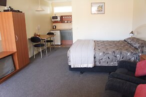 Bks Egmont Motor Lodge