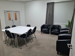 Brougham Heights Motel