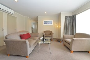 Brougham Heights Motel