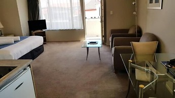 Brougham Heights Motel