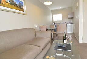 Brougham Heights Motel