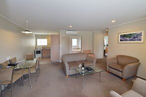 Brougham Heights Motel