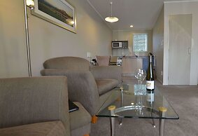 Brougham Heights Motel