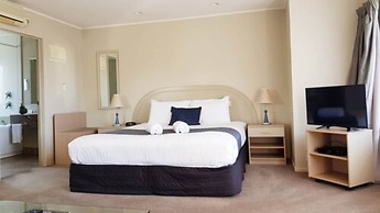 Brougham Heights Motel