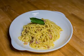 Ashia Hotel & Lounge