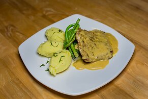 Ashia Hotel & Lounge