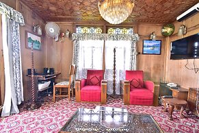 Houseboat Zaindari Palace