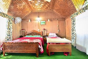 Houseboat Zaindari Palace