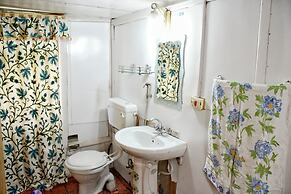 Houseboat Zaindari Palace