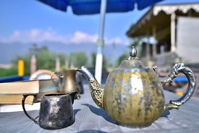 Houseboat Zaindari Palace