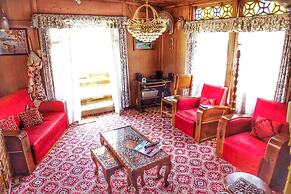 Houseboat Zaindari Palace
