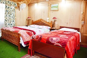 Houseboat Zaindari Palace